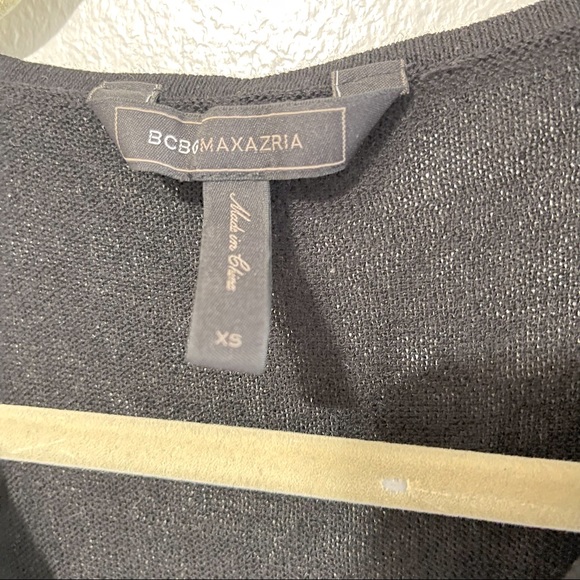 BCBGMAXAZRIA | Women’s Black Asymmetrical Knit V Neck Top Size XS - Picture 3 of 7